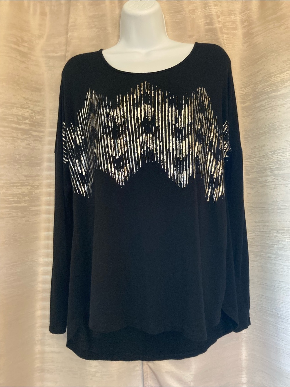 Apt. 9 Black with sliver accents on the front Long-Sleeve women’s top. Size L